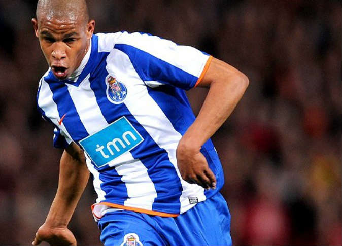   مصر اليوم - بورتو البرتغالي يمدد عقد البرازيلي فرناندو حتى 2017