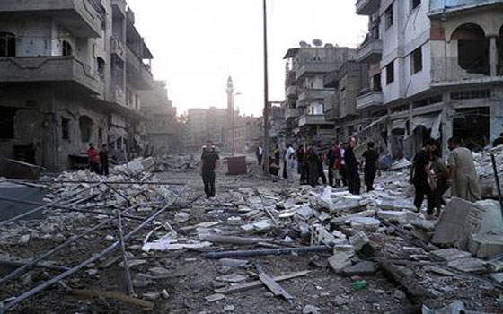   مصر اليوم - مقتل 10 مواطنين في قصف حلب بالبراميل المتفجرة واشتباكات في إدلب ودير الزُّور