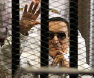 مصر اليوم - جنايات القاهرة تُقرّر رفع جلسة مُحاكمة مبارك للاستراحة