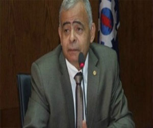 مصر اليوم - محافظ السويس يتفقد سوق الباعة الجائلين في منطقة الأربعين