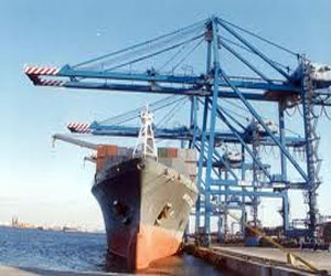   مصر اليوم - ميناء دمياط يستقبل 25 سفينة الأحد