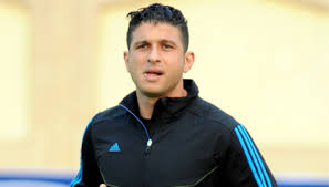   مصر اليوم - ديلي ميل البريطانية تسخر من ارتداء حارس المحلة المصري قميص ليفربول