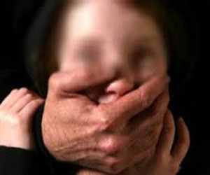   مصر اليوم - بريطانية متهمة بخطف ابنها في دبي تطلب مساعدة هيغ