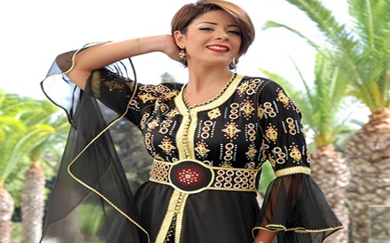   مصر اليوم - الأسود والذهبي يحتلان موضة الموسم في القفطان المغربي