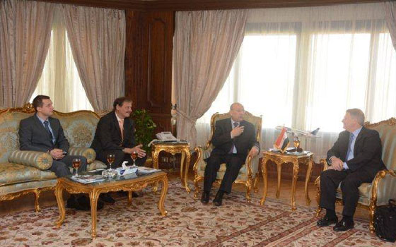   مصر اليوم - وزير الطيران المدني يشيد بمبادرات تحالف ستار لتيسير إجراءات الترانزيت