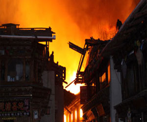 مصر اليوم - الحماية المدنية تسيطر على حريق نشب بشقة عامل بقسم طهطا في سوهاج