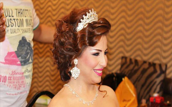   مصر اليوم - التاج الألماس والمُرصع باللؤلؤ عاد متربعًا عرش الموضة