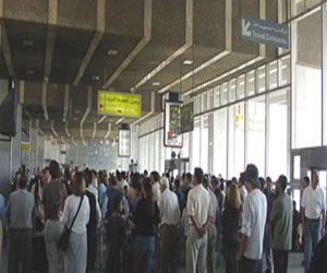   مصر اليوم - انتشار أمني مكثف على بوابات مطار القاهرة