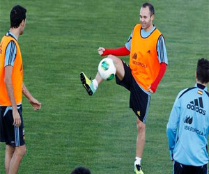   مصر اليوم - إنييستا: من الجيد التساوي في صدارة الدوري الإسباني