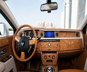 مصر اليوم - نسخة محدودة من رولز رويس فانتوم احتفالًا برقم قياسي