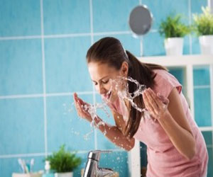   مصر اليوم - 10 أخطاء شائعة عند غسل الوجه