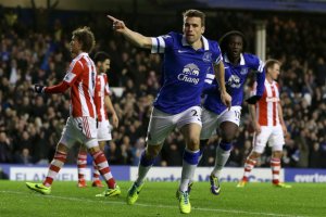   مصر اليوم - ميلان يشعل الصراع على ضم ظهير إيفرتون