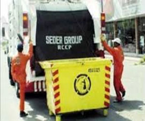   مصر اليوم - أشرعة واقية لسيارات النظافة في مدينة الرياض