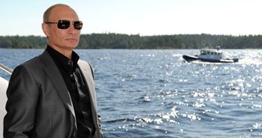   مصر اليوم - مدير شركة طيران هولندية يتبول بجوار فيلا بوتين في سوتشى