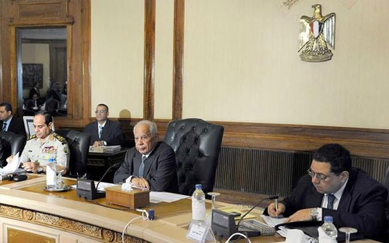   مصر اليوم - استطلاع عام يؤكد أن 27 % من المصريين يعتبرون أداء الحكومة المؤقتة جيداً