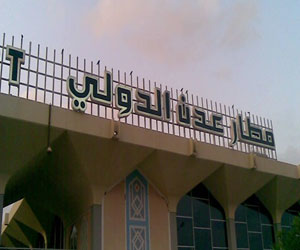   مصر اليوم - كلب يمنع هبوط طائرة ويحول مسارها إلى عدن