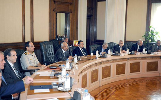   مصر اليوم - مجلس الوزراء يعقد اجتماعه الأسبوعي بحضور السِّيسي رغم توقعات باستقالته
