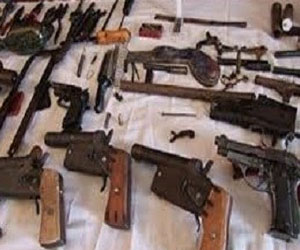   مصر اليوم - ضبط 81 سلاحًا و171 قنبلة واستهداف 4 بؤر إجراميَّة