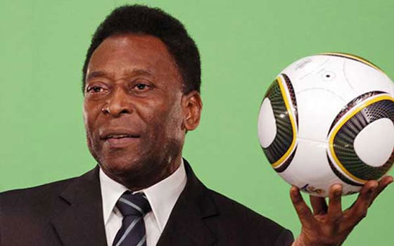   مصر اليوم - الجوهرة السوداء يشاهد مباراة لمنتخب مصر ويحضر حفل غداء مع اللاعبين