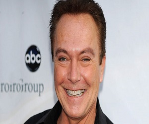   مصر اليوم - زوجة نجم السبعينيات ديفيد كاسيدي تسعى للطلاق منه بعد زواج 23 سنة