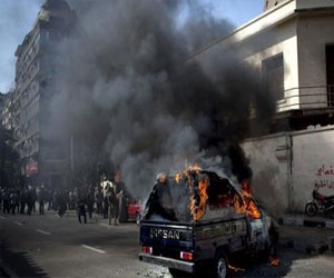 مصر اليوم - جهود أمنية لضبط عناصر مجهولة أحرقت 4 سيارات شرطة في سوهاج