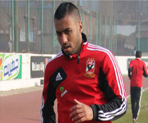   مصر اليوم - عاشور لا يشعر بالرضا عن مستواه مع الأهلي المصري