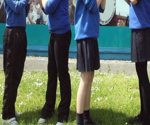 مصر اليوم - مدرسة بريطانية تمنع طالبتها من ارتداء التنانير