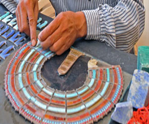   مصر اليوم - المصرية تنتج أول نموذج أثري لعرش توت عنخ آمون