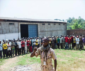   مصر اليوم - هولاند يطلب من بان تسريع ارسال القبعات الزرق إلى أفريقيا الوسطى