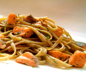 مصر اليوم - السلمون مع المعكرونة