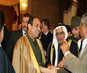 مصر اليوم - القبائل البدوية في السويس: لم نجتمع مع سامي عنان ونؤيد السيسي