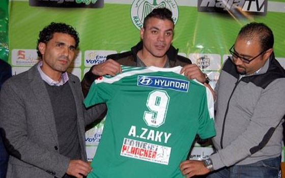   مصر اليوم - حقنة الكورتيزون تكشف خلافات الدوليّ المصريّ عمرو زكي والرجاء المغربيّ