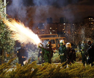   مصر اليوم - الشرط التركية تفرق متظاهرين في أنقرة