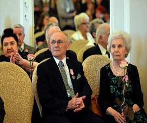   مصر اليوم - ميدالية رئاسية لمن صمد زواجهم خمسين عامًا في بولندا