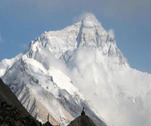   مصر اليوم - نيبال تخفض رسوم تسلق إيفرست لتشجيع السياحة
