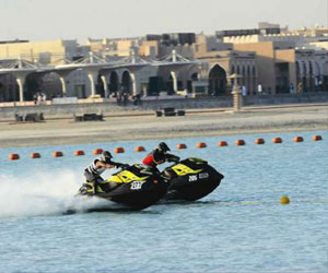   مصر اليوم - أولى جولات قطر للدراج ريس للدراجات المائية على مياه اللؤلؤة