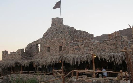   مصر اليوم - قلعة زمان مزار فريد من نوعه وسط سيناء