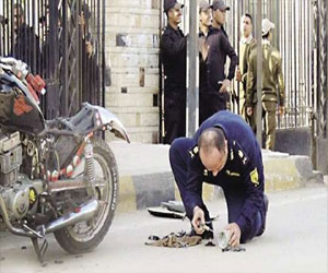 مصر اليوم - إبطال مفعول 7 قنابل عُثِر عليهم أمام قسم الطالبيَّة