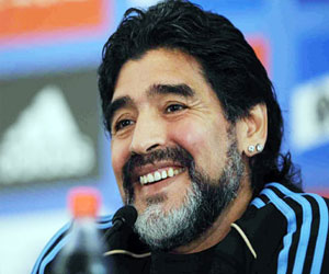   مصر اليوم - نابولي يدرس إمكانية تعيين مارادونا سفيراً له حول العالم