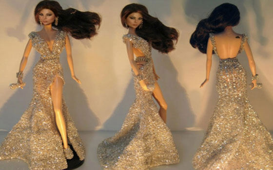   مصر اليوم - الدُمية باربي تظهر من جديّد خلال معرض الموضة في باريس