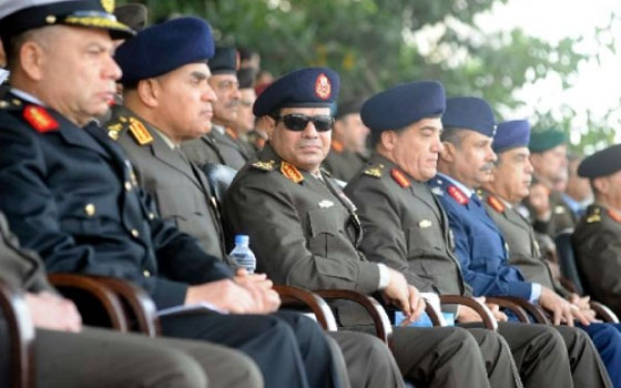   مصر اليوم - السيسي يكرّم القادة المحالين للتقاعد لتفانيهم فى أداء مهامهم الوطنية