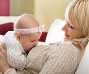 مصر اليوم - الرضاعة الطبيعية تقلل الإصابة بمرض ضغط الدم للأمهات والأبناء