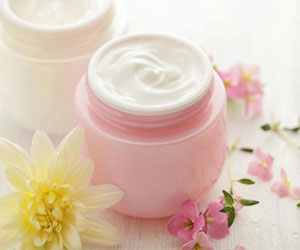 مصر اليوم - وصفات طبيعيّة لتحضير كريم الليل