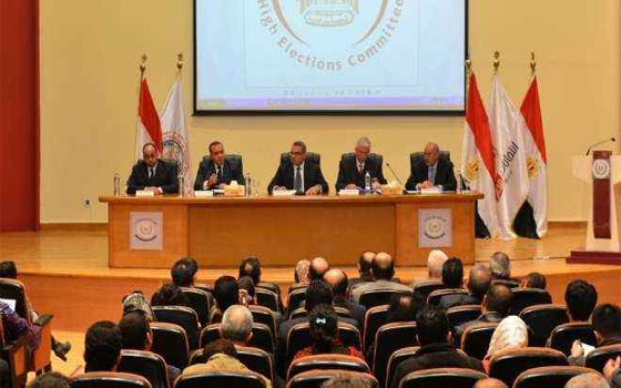   مصر اليوم - مصدر رئاسيّ يؤكّد أن مشروع قانون الانتخابات الرّئاسية أبقى حصانة اللجنة العليا