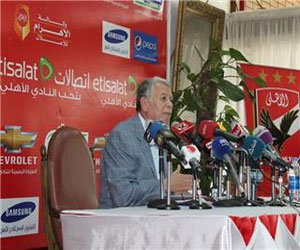   مصر اليوم - حمدي والخطيب يجتمعان بلاعبي الأهلي قبل لقاء السوبر لتحفيزهم