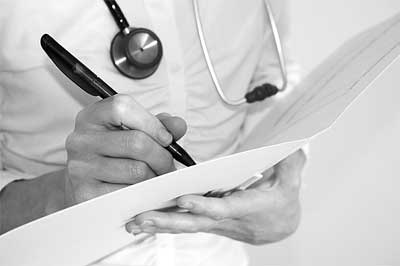   مصر اليوم - قافلة طبية مصرية تجري 45 عملية جراحية في رواندا