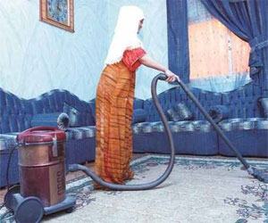   مصر اليوم - خادمة تستغل جوازات 3 أشقاء معاقين لاستقدام أهله