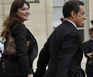   مصر اليوم - كارلا بروني غاضبة من نيكولا ساركوزي لأنه سرق منها الأضواء