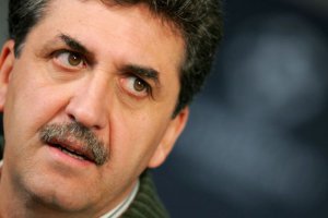   مصر اليوم - غارسيا يشكك في مستقبل كاسياس مع الريال