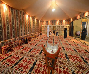   مصر اليوم - الدرب  يستهوي زائري قرية نجران التراثية في الجنادرية